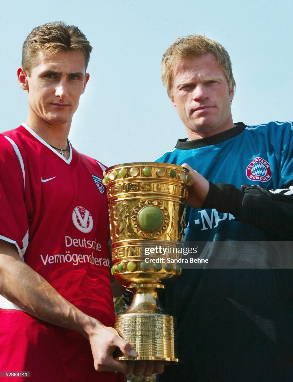 足球比赛中球员夺得最佳射手,赢得掌声的是