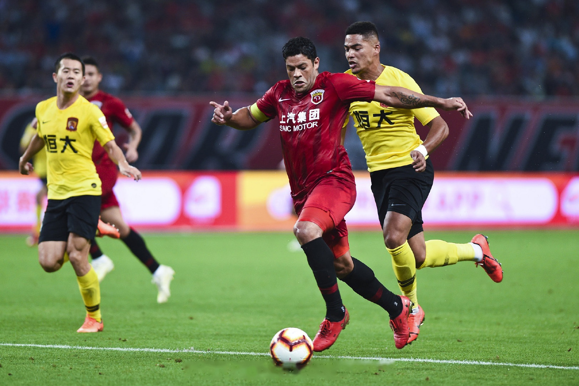 恒大对上港的比赛